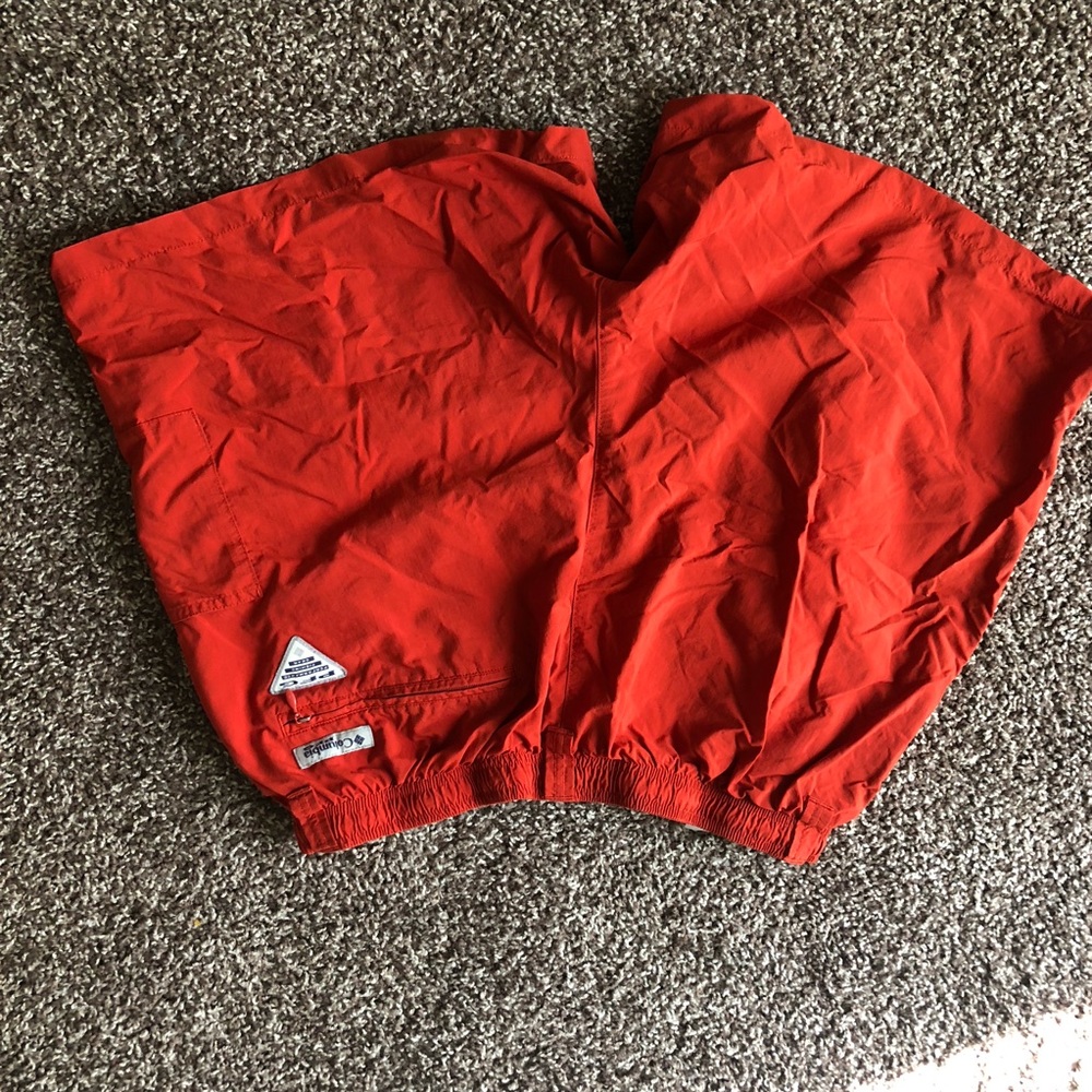 Men Red Columbia PFG shorts with pockets size L